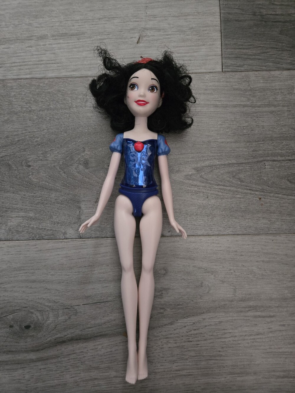 Hasbro Snow White Classic Blue Princess Fashion Doll